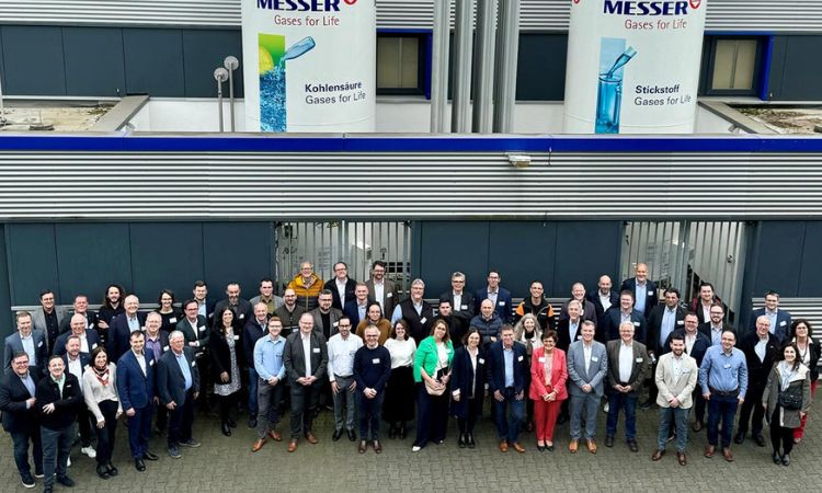 AZuR-Jahrestreffen mit 3 Neupartnern: Frische technologische Impulse für die optimale Reifenverwertung